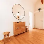 Spacious Penthouse With Ac And Free Parking Steps Away From The Station Lägenhet Koblenz (Rhineland-Palatinate)