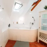 Spacious Penthouse With Ac And Free Parking Steps Away From The Station *