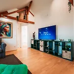 Spacious Penthouse With Ac And Free Parking Steps Away From The Station Koblenz (Rhineland-Palatinate)