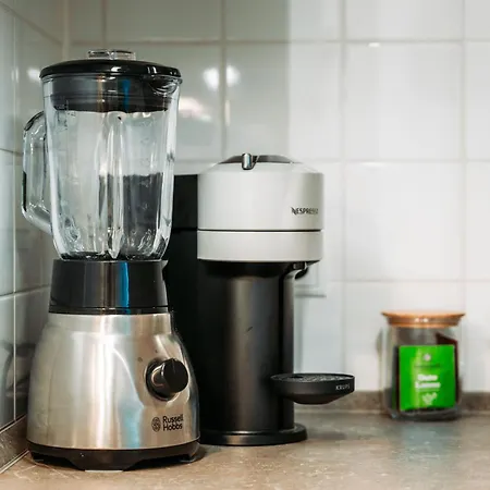 Appartement Spacious Penthouse With Ac And Free Parking Steps Away From The Station