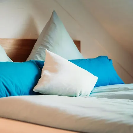 Lägenhet Spacious Penthouse With Ac And Free Parking Steps Away From The Station *