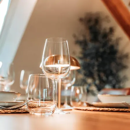 Spacious Penthouse With Ac And Free Parking Steps Away From The Station *