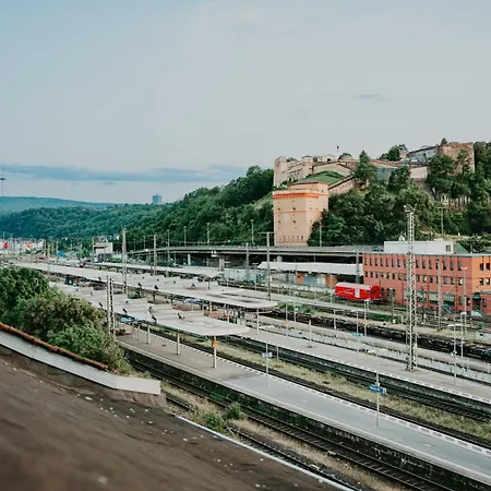 Spacious Penthouse With Ac And Free Parking Steps Away From The Station קובלנץ