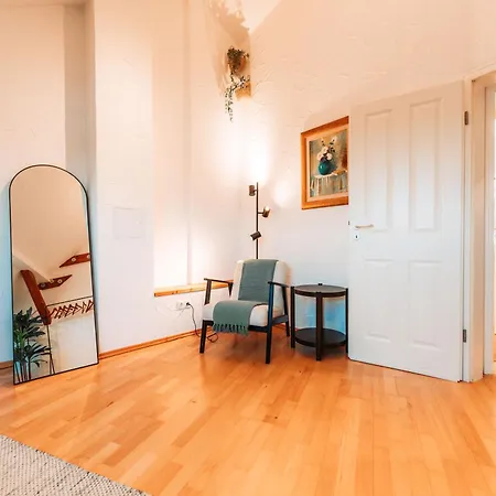 Spacious Penthouse With Ac And Free Parking Steps Away From The Station Lejlighed