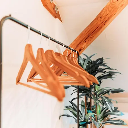 Spacious Penthouse With Ac And Free Parking Steps Away From The Station * Coblence