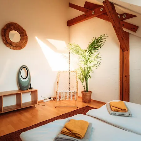 Spacious Penthouse With Ac And Free Parking Steps Away From The Station Appartement *