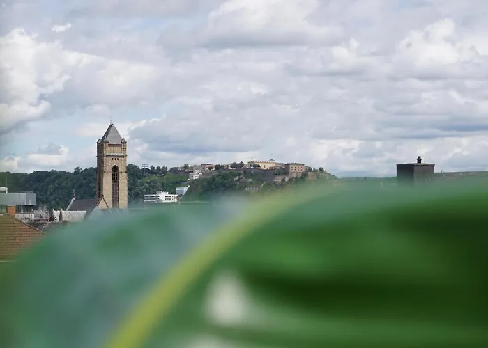 Апартаменты Spacious Penthouse With Ac And Free Parking Steps Away From The Station *