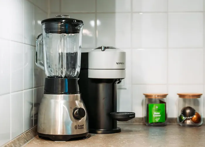 דירה Spacious Penthouse With Ac And Free Parking Steps Away From The Station