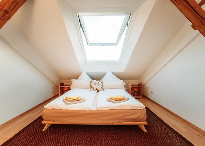 Spacious Penthouse With Ac And Free Parking Steps Away From The Station * קובלנץ