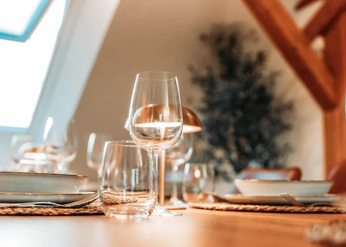 Spacious Penthouse With Ac And Free Parking Steps Away From The Station *