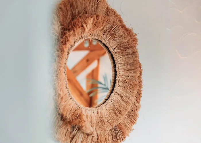 Spacious Penthouse With Ac And Free Parking Steps Away From The Station Апартаменты *