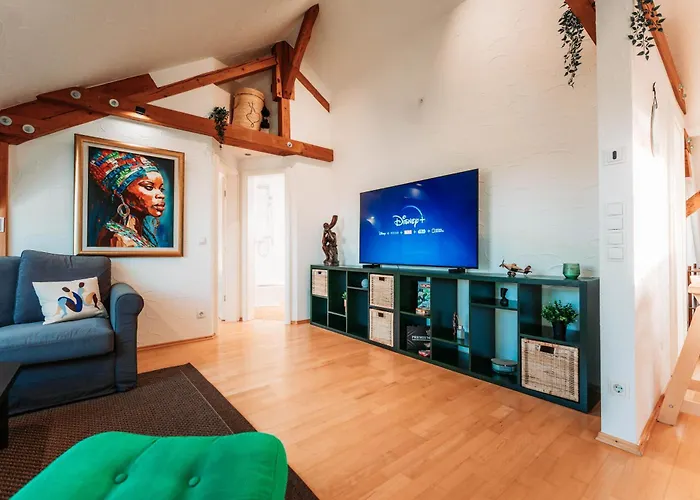 Spacious Penthouse With Ac And Free Parking Steps Away From The Station קובלנץ