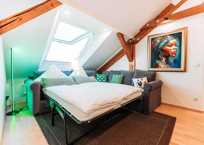 Spacious Penthouse With Ac And Free Parking Steps Away From The Station קובלנץ