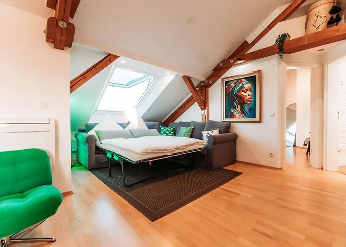 דירה Spacious Penthouse With Ac And Free Parking Steps Away From The Station